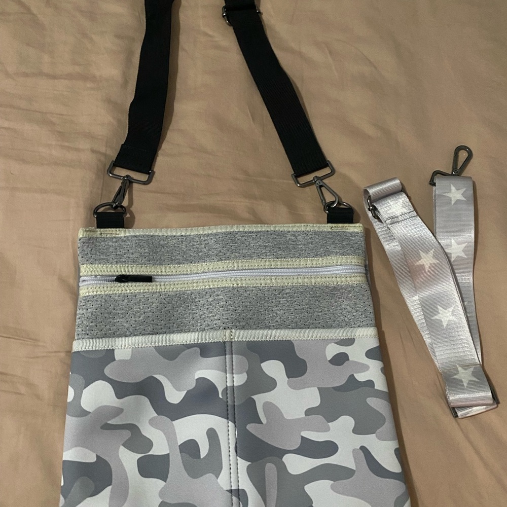 Haute shore light grey camo crossbody